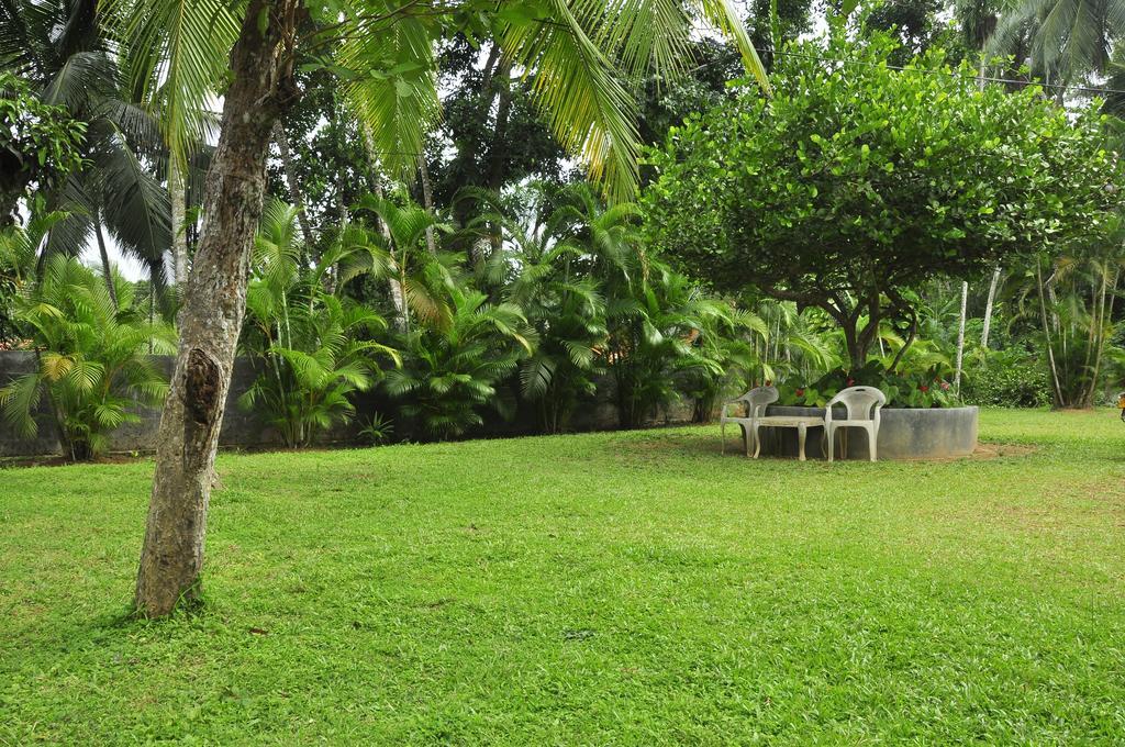 Village Headman'S Five Bedrooms Entire Bungalow Induruwa Exterior foto